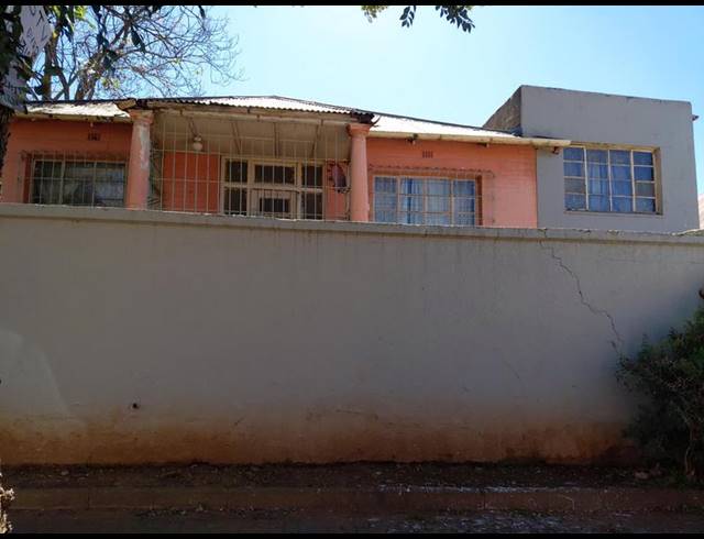 10 BEDROOM HOUSE FOR SALE IN LORENTZVILLE
